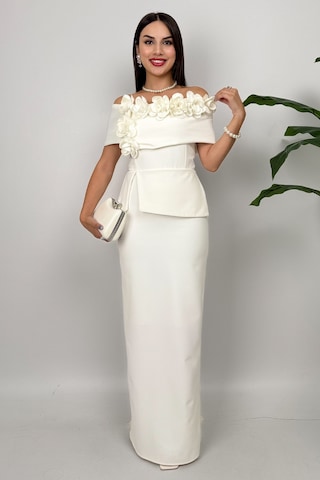 Vivenza Gül Detaylı Omuz Açık Kayık Yaka Uzun Beyaz Abiye Elbise, Nişan Ve Davet Zarafeti Beyaz
