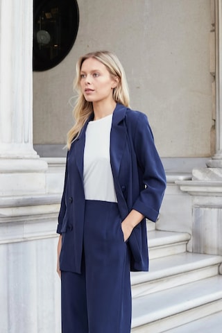 Jument Kadın İpeksi Dokulu Modal Kumaş Yakalı Cep Kapaklı Oversize Salaş Blazer Ceket-lacivert