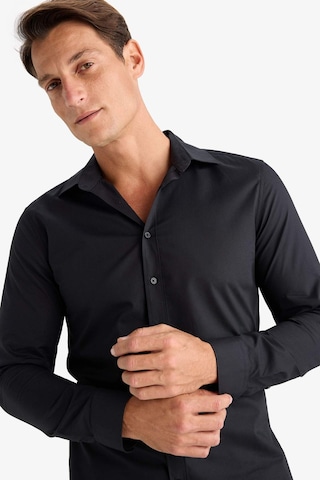 Defacto Slim Fit Dar Kesim İtalyan Yaka Non Iron Ütü Gerektirmeyen Uzun Kollu Gömlek A7803AX24SPBK27 Siyah