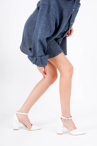 Flora Beyaz Bilekten Bantlı Topuklu Ayakkabı