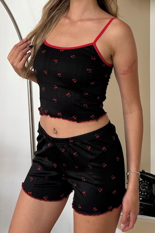 Giysa Kadın Askılı Kaplı Kiraz Desenli Şortlu Pijama Takımı Siyah - 3403