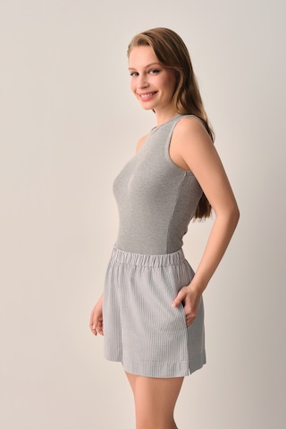 Suwen Cool Atlet Şort Pijama Takımı Sh26555667s1304 Gri Çizgi Desenli