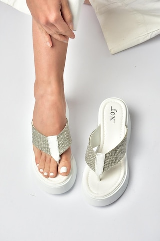 Fox Shoes Y973525309 Beyaz Taş Detaylı Parmak Arası Kalın Tabanlı Kadın Terlik