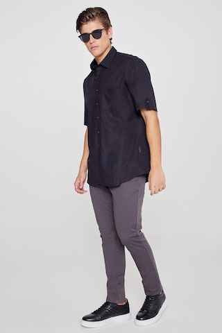 AC&Co / Altınyıldız Classics Erkek Siyah Comfort Fit Düğmeli Yaka %100 Pamuk Flamlı Kısa Kollu Casual Gömlek 4A2022200132SYHXXL Siyah