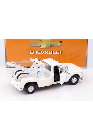 1:18 Greenlight 1968 Chevrolet C-30 Dually Wrecker
