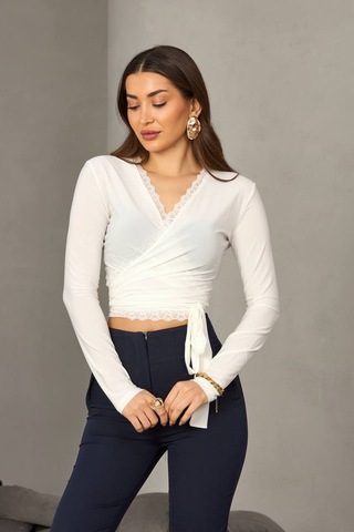 Kadın Dantel Detaylı Kruvaze Bağlamalı Crop Bluz Ekru