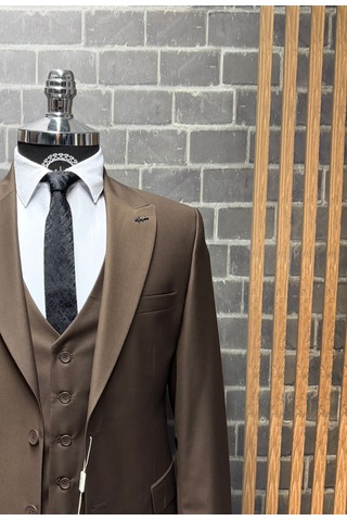 Dupont Classics Erkek Slim Fit 6 Drop Sivri Yaka Yelekli Poliviskon Çift Yırtmaç Takım Elbise Açık Kahverengi