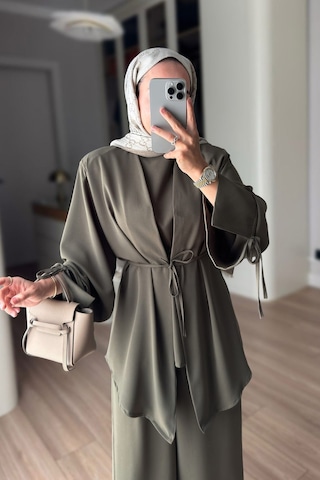 Ka Hijab Kol Detaylı Dökümlü Üçlü Takım - Haki