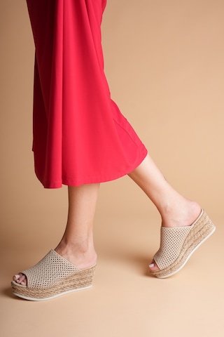 Analin Shoes Kadın Hakiki Deri Delikli Dolgu Topuk Terlik Bej