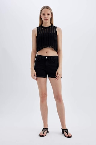 DeFacto Regular Fit Crop Bisiklet Yaka Kroşe Atlet D1982AX24SMBK56
