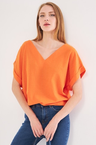 Armonika Kadın Turuncu V Yaka Yanları Yırtmaçlı Arkası Uzun Duble Kol Detaylı Oversize Bluz Arm-24y001074