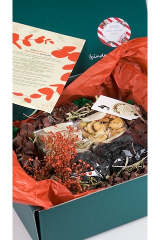 Guruyemiş Box Yılbaşı Mutluluk Kutusu Doğal Kuru Meyve Kuruyemiş Hediyelik Kırmızı