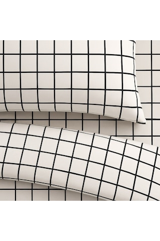 Çift Kişilik Desenli Nevresim + 2 Adet Kapaklı Yastık Kılıfı Beyaz