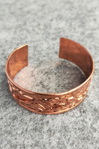 Bakır Renk Rölyef Desen Şekilli El Yapımı Ayarlanabilir Bakır Bileklik Çok Renkli
