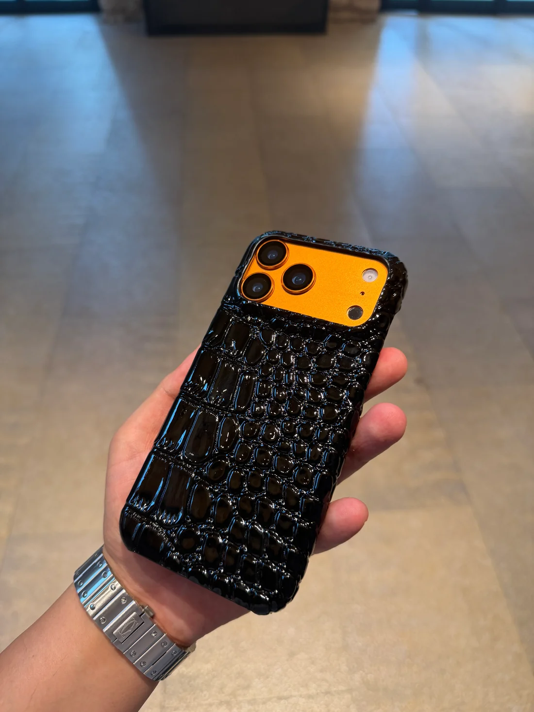 Apple iPhone Uyumlu Kabarık Parlak Deri Kılıf Siyah