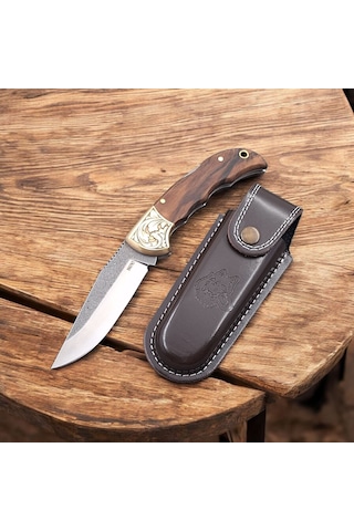 N690 Böhler Çelik Gravürlü Balçıklı Yaylı Çakı Bir Dokunuşla Hazır,her Durumda Güvenilir. Açık Kahverengi