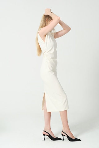 Arka Yırtmaç Detaylı Bel Büzgülü Elbise BEYAZ Beyaz