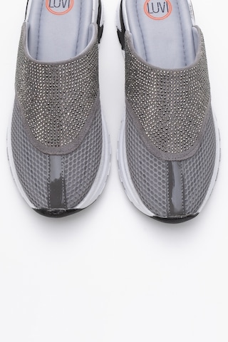Luvishoes Glea Gri Taşlı Fileli Burnu Kapalı Kadın Terlik Gri