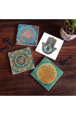 Mandala, Yaşam Çiçeği, Lotus Çiçeği, Fatma Ana Eli Hamsa Taş Bardak Altlığı Seti - 4 Parça - Dekoratif, Rustik Mutfak Aksesuarı, 10x10 Cm, Kaydırmaz Tabanlı, Şık Ve Dayanıklı Sc212 Çok Renkli
