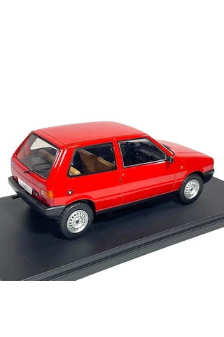 1:24 Whitebox 1983 Fiat Uno