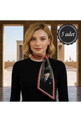Mavi Masal 5 Adet Kadın Atatürk Portreli Ve İmzalı Fular Seti - Kalpaklı K. Atatürk Görselli Toptan İpek Saten Kadın Boyun Fuları / Atatürk Tören Fuları Siyah