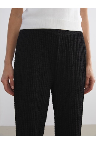 Lcw Comfort Siyah Beli Lastikli Dokulu Geniş Paça Kadın Pantolon
