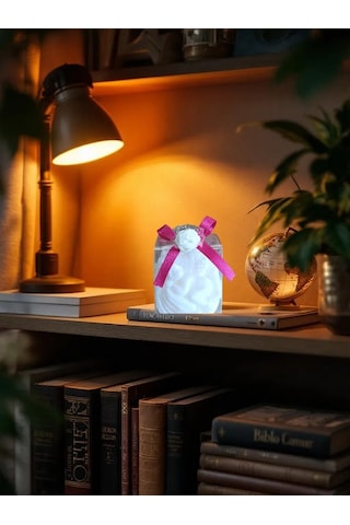 Uyuyan Melek Görünümlü Kokulu Doğal Beyaz Renk Dekoratif Mum Beyaz