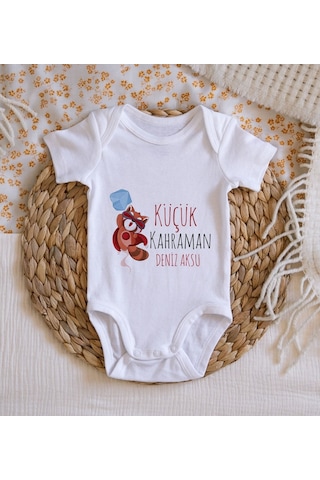 Bitmeyenkartus Bk Kids Isimli Küçük Kahraman Tasarımlı Bebek Body Zıbın - Model Beyaz