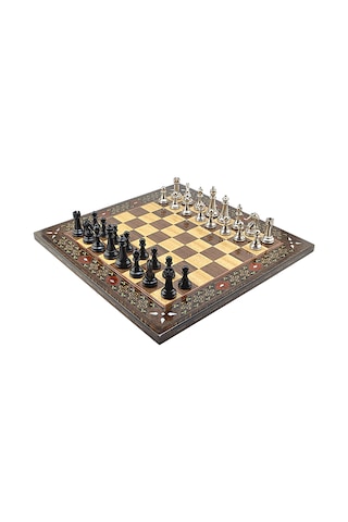 Gifthome Premium Black Metal Klasik Satranç Takımı Ve El İmali Masif Ahşap Düz Ceviz Tahtası 45x45x2 Cm.