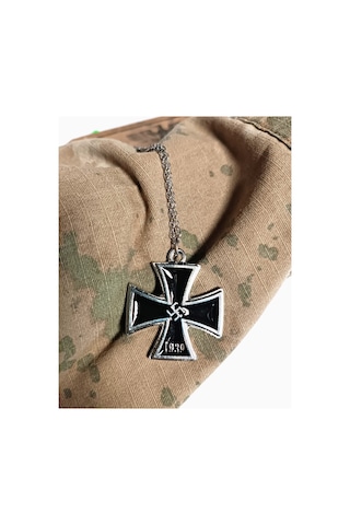 Swastika Cross Siyah Mineli Eskitme Kolye Çok Renkli