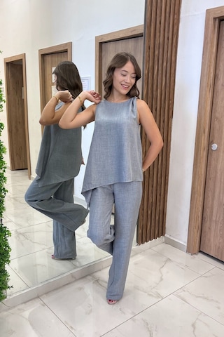 By Saygı Kadın Toka Detaylı Eteği Asimetrik Bluz Beli Lastikli Cepli Palazzo Pantolon Keten 2'li Takım Gri