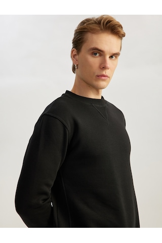 Koton Bisiklet Yaka Dikiş Detaylı Şardonlu Pamuk Karışımlı Basic Sweatshirt Siyah 5sam70045mk Siyah