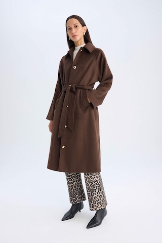 DeFacto Relax Fit Uzun Kaşe Kaban Polo Yaka Düğmeli Kemerli Cepli C9467AX24WNBN495 Kahve