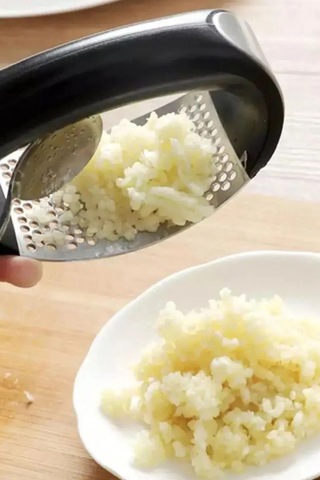 Sarımsak Ezici Kolay Kullanımlı Sarımsak Rendeleyici Siyah