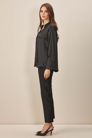 V Yaka Siyah Desenli Gömlek Siyah