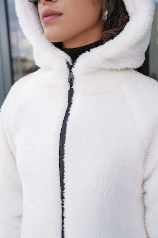 Giyim Dünyası Kadın Peluş Kapşonlu Uzun Kaban Ekru 001