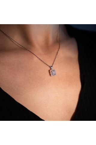 0.29 Karat Baget Pırlanta Kolye