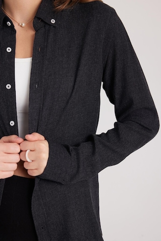 Tudors Kadın Slim Fit Düğmeli Yaka Kışlık Yün Viskon Düz Siyah Gömlek-37879 Siyah