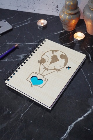 Dünyalı Balon Desenli Ahşap Defter - A5 Spiralli Çizgisiz Defter Ahşap Rengi Banu