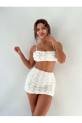 Beyaz Üç Boyutlu Çiçek Desenli Fermuar Detaylı Beyaz