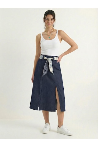 Shade Kadın Yırtmaç Detaylı Desenli Saten Kemerli Midi Boy Denim Etek 7512 60283934 - Lacivert