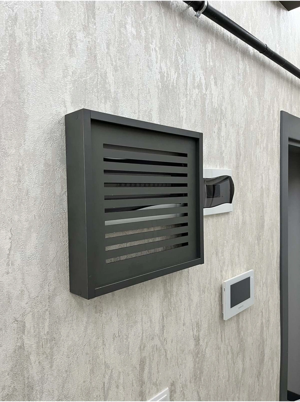 Sürgülü Elektrik Pano Düzenleyici Duvar Düzenleyici Ahşap Dekoratif Antrasit Kutu Anahtarlık Düz Çiz 38 X 40