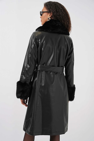 Gabria Yaka Kürklü Deri Trenchcoat Siyah