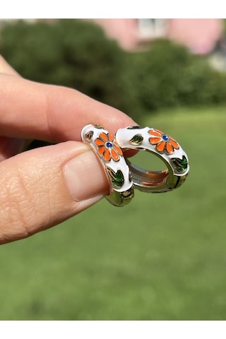 Vintage Mineli Çiçekli Beyaz Kadın Çelik Küpe Beyaz