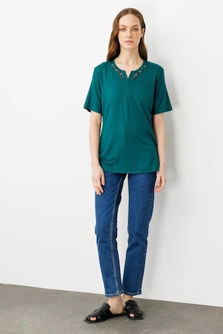 Desen Triko Kadın Açma Yaka Nakış İşlemeli T-shirt 25703 Yeşil Yeşil