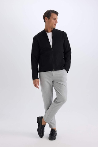 DeFacto Jogger Düz Paça Her Yöne Esneyen Yazlık Kumaş Pantolon - T6317AZ25SPGR210