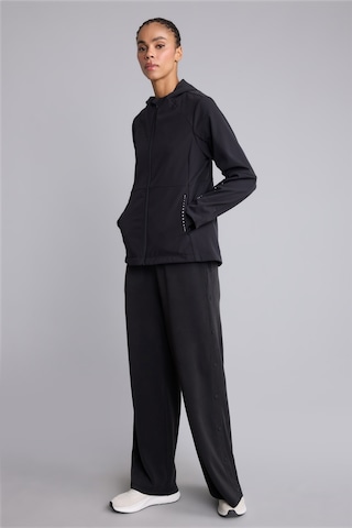 Defacto Rüzgar Geçirmez Su İtici Softshell Slim Fit Kapüşonlu Fermuarlı Cepli Yağmurluk C4951ax26aubk81 Siyah-bk81