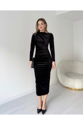 Efnaz Style Siyah Uzun Kollu Büzgü Detay Kadife Kumaş Midi Boy Elbise