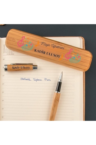 Müzik Öğretmenine Hediye İsme Özel Bambu Ahşap Roller Kalem Seti - Öğretmenler Günü Kutulu Kalem Mavi