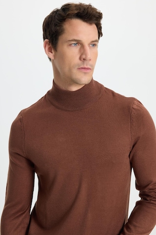 Tudors Erkek Slim Fit Dar Kesim Yumuşak Dokulu Tüylenmeyen Kahverengi Yarım Balıkçı Yaka Triko Kazak-34929 Kahverengi
